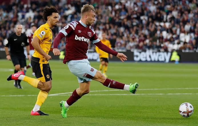 “Not looking promising at all!” – Neil Lennon’s SHOCKING reaction to DEVASTATING West Ham injury footage live on Sky Sports