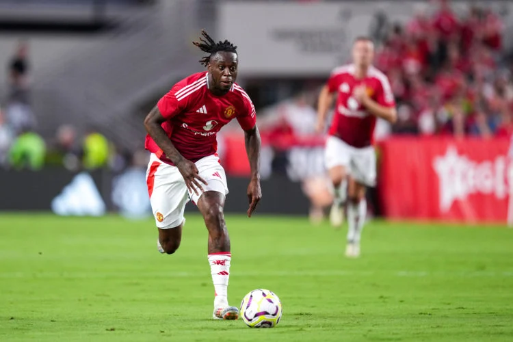 BREAKING: Wan-Bissaka Deal Collapse Sends Shockwaves Across Europe! Late Night Drama Unravels as Star Finally Jets Off to London Amid Panic and Chaos